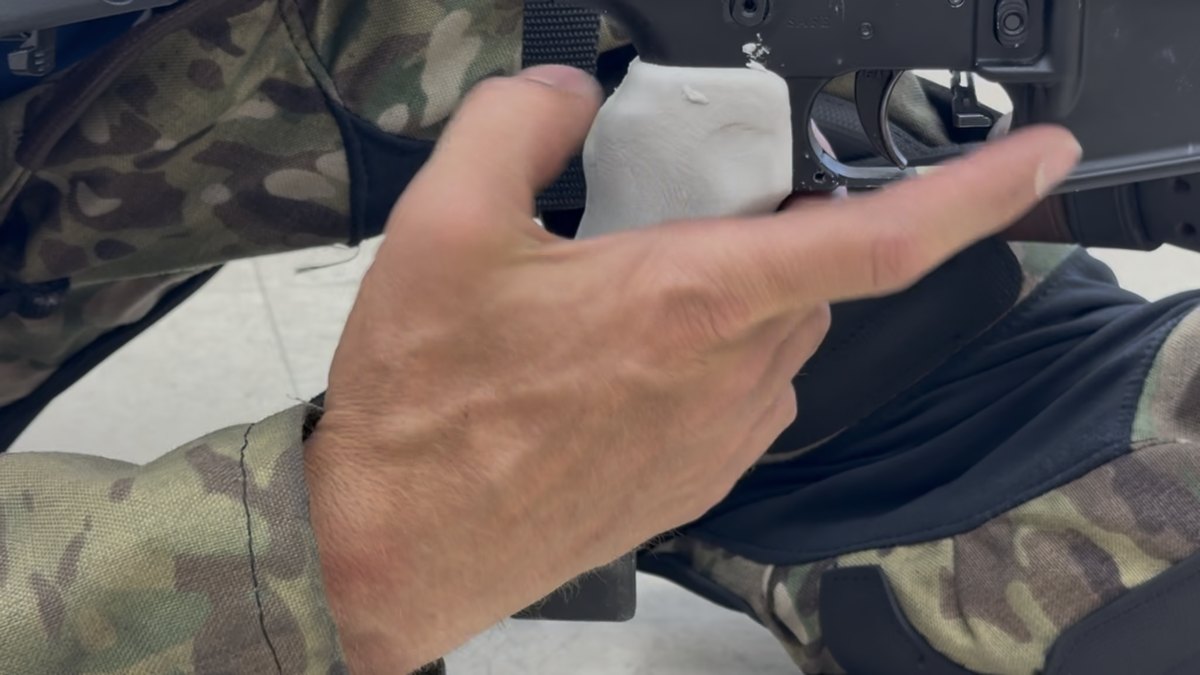 Checking trigger-finger clearance on the mold